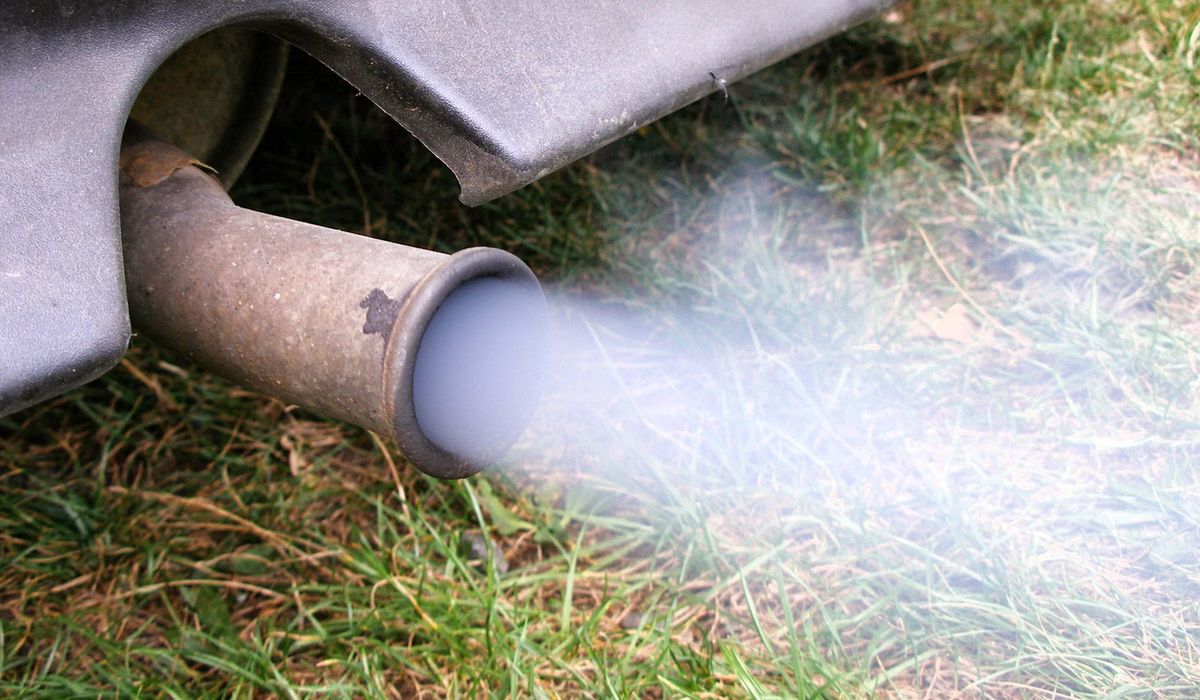 smoke-white-smoke-blue-smoke-black-smoke-exhaust-soot-co2-nox-pollution